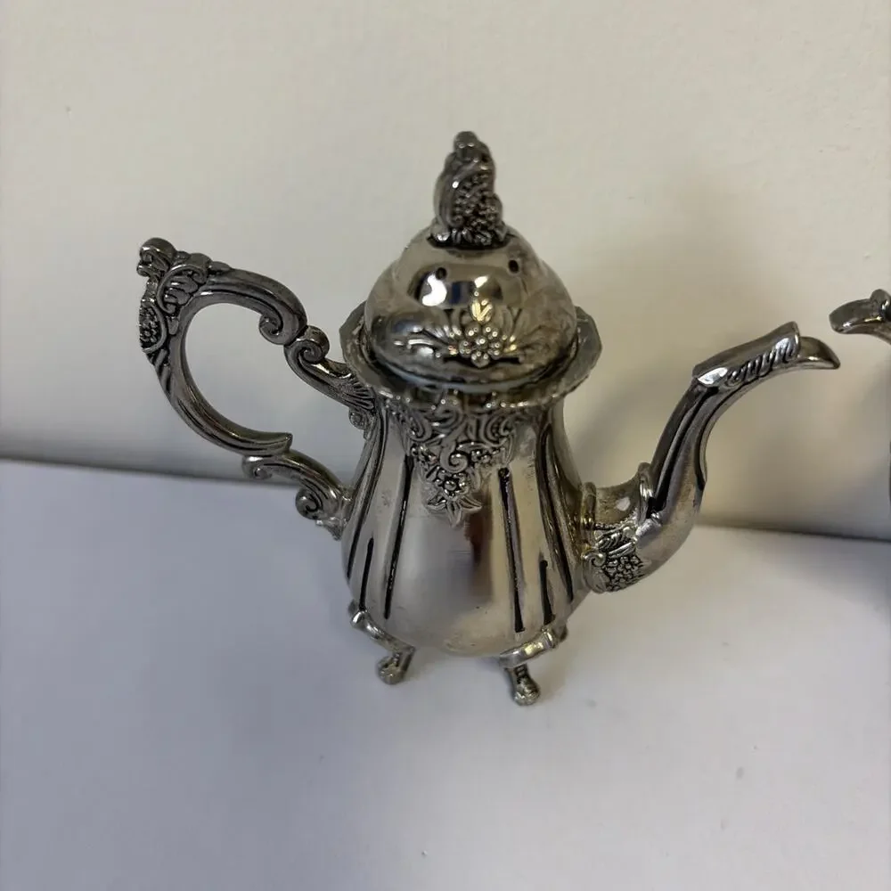 Vintage Godinger Miniature Tea Pot Silver Gallery Plated Salt & Pepper Shakers - Picture 2 of 10